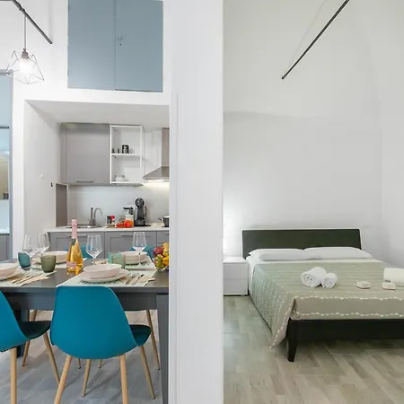 Lägenhet Saro House - Happy