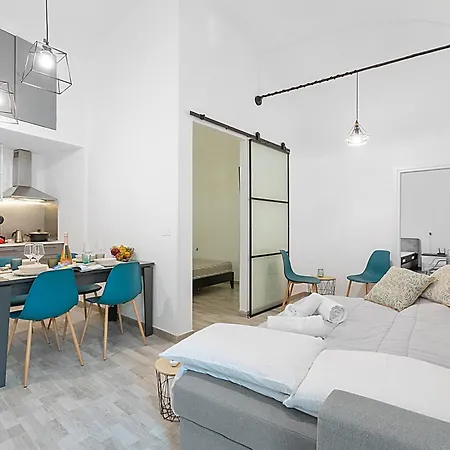 Saro House, Centre Apartment For 6 - Happy Rentals * سانريمو