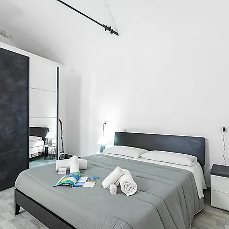 Saro House - Happy *