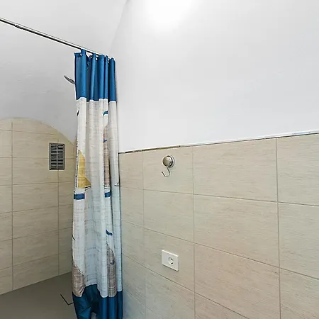 Saro House, Centre Flat For 6 - Happy * Sanremo