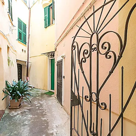 Lägenhet Saro House - Happy