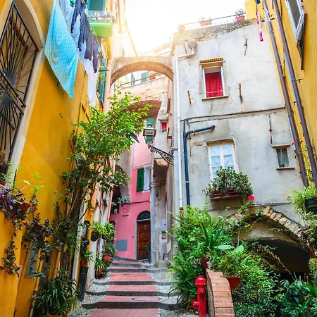Saro House, Centre Flat For 6 - Happy * Sanremo