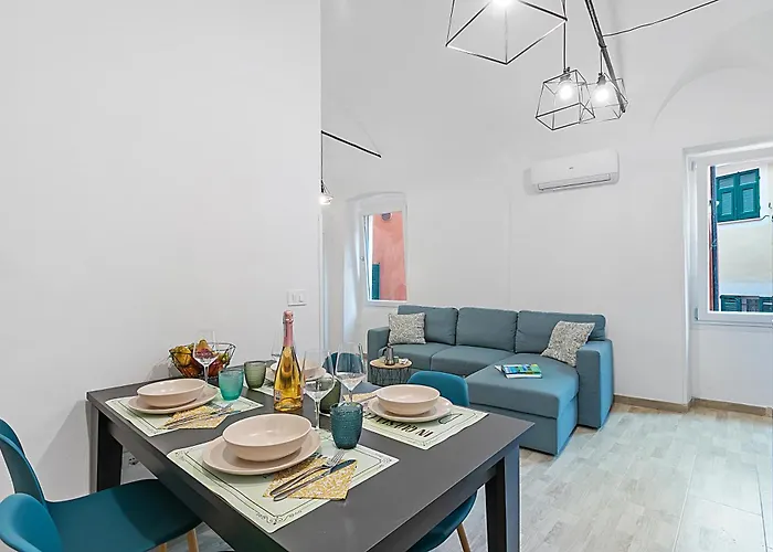 Saro House - Happy *