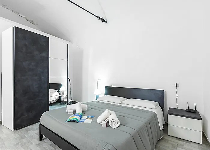 Saro House - Happy *