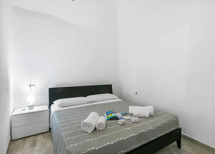 Saro House - Happy *